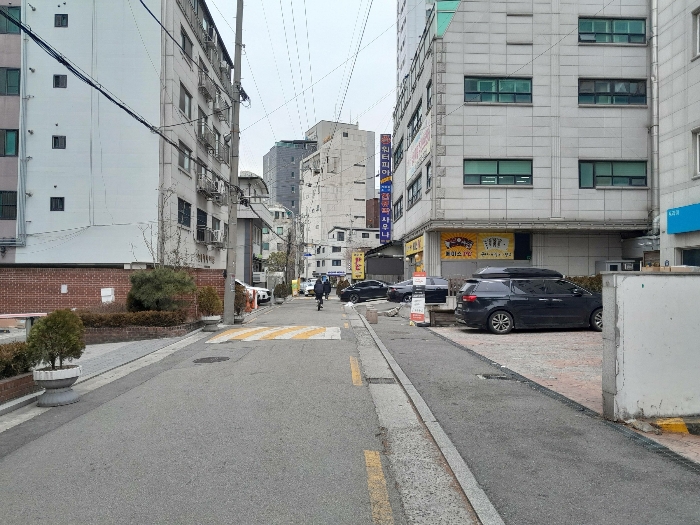 주위환경(북서측 도로변)