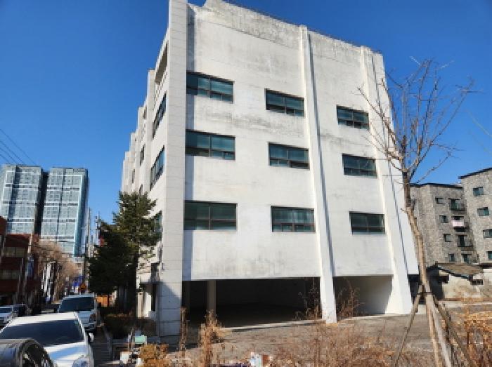 목록1 건물 우측면 전경