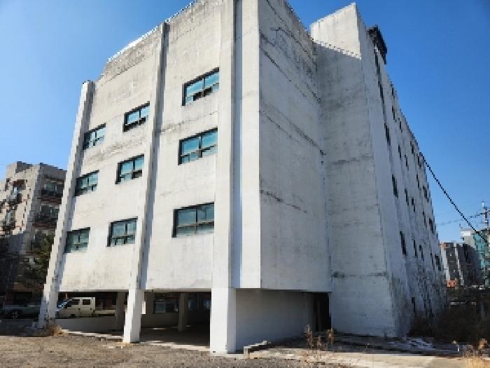 목록1 건물 우측면 전경