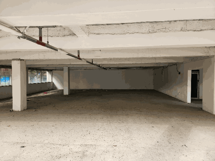 1층 주차장 전경