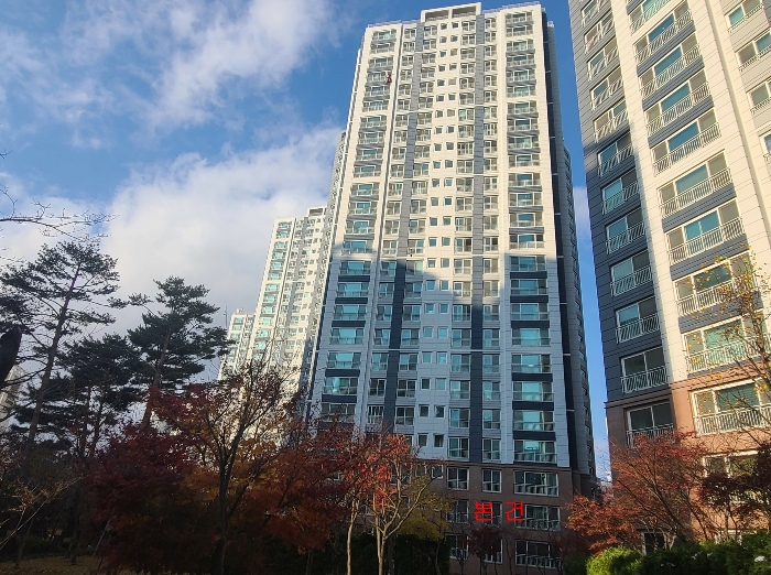 본건 전경 : 본건 [남측]에서 촬영