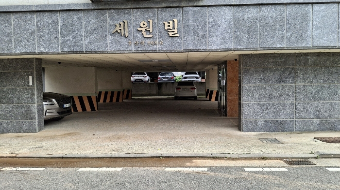 본건 전경(1층 주차장)