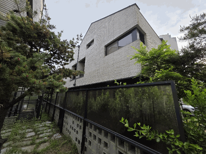 본건 동측 전경