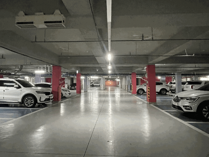 지하 공용주차장 전경