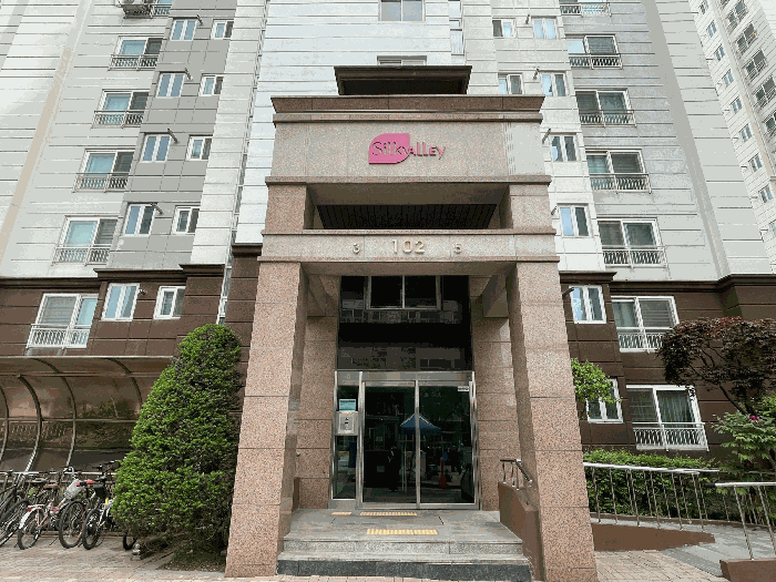 1층 공용 출입구 전경