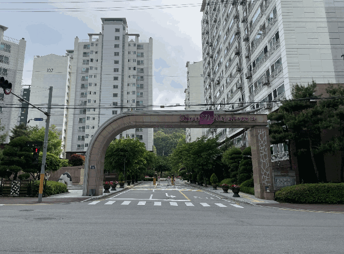 아파트단지 주출입구 전경