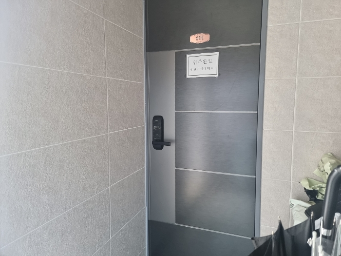 옥탑1층(601호) 현관문