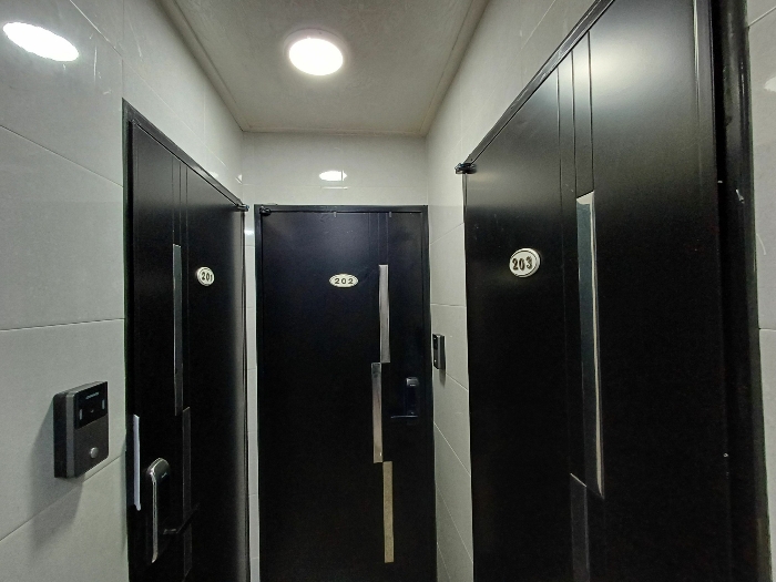 1층 내 201-203호 입구