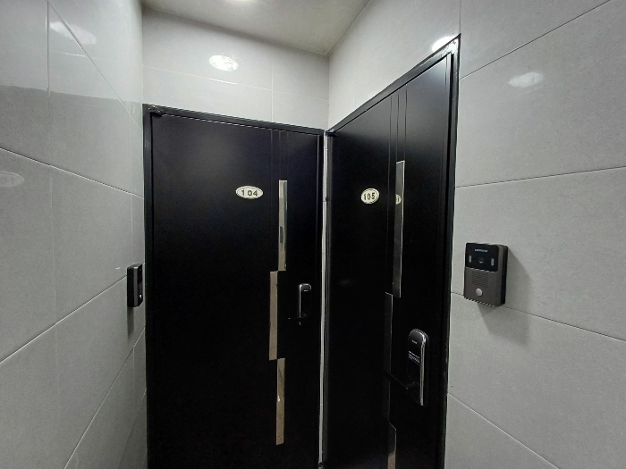 지층 내 104,105호 입구