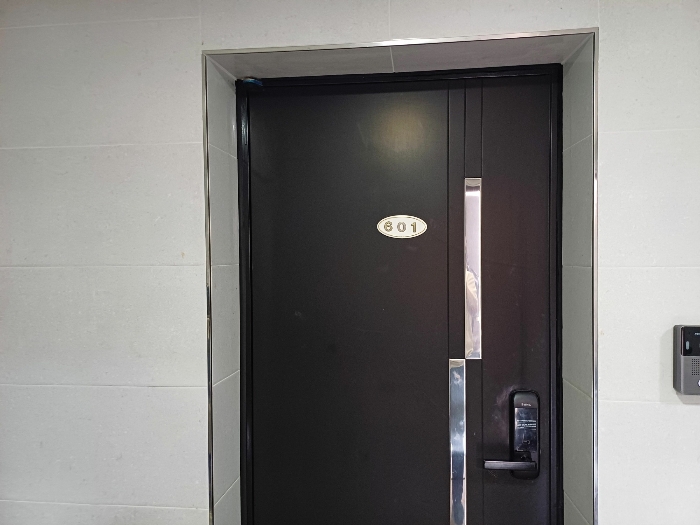 옥탑 내 601호 입구