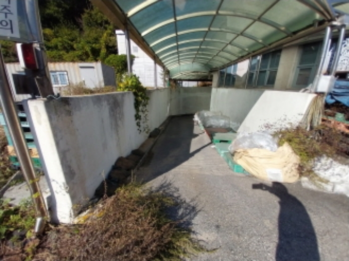 지하 주차장 출입구