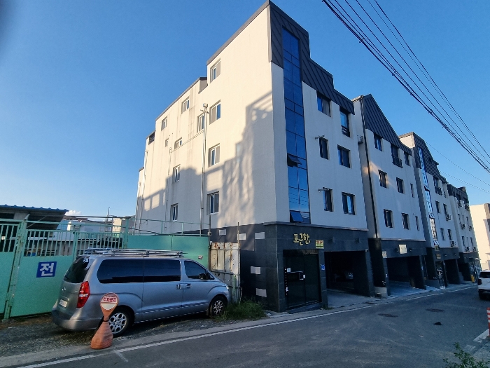 남서측에서 본 전경