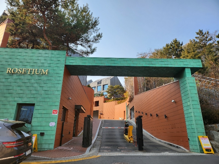 단지 입구 전경