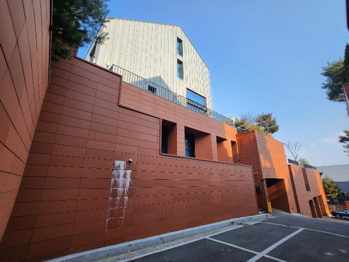 본건 전경(남서측에서 촬영)