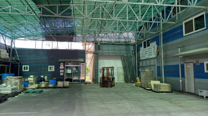 목록 3. 토지 및 그 지상 목록 6. 공장과 제시외 건물인 가건물(창고)