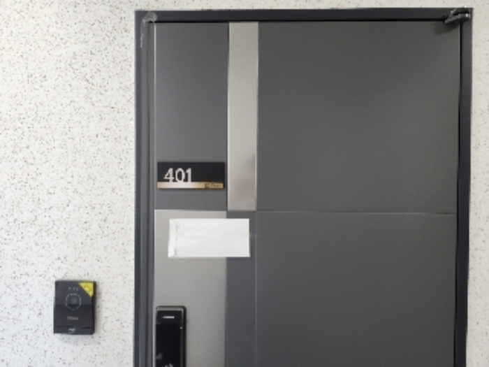 목록2 건물 4층 401호 출입문 전경