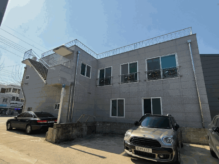 본건 건물 외부 전경
(본건 동측에서)