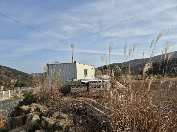 이동가능한 컨테이너 및 건축자재