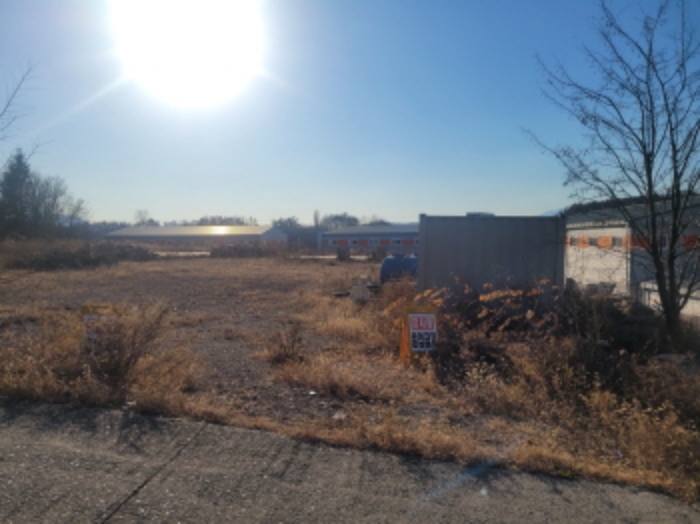 컨테이너 1동 존재함.