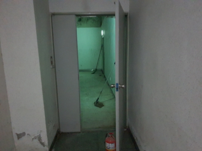 목록 22.부동산 출입문