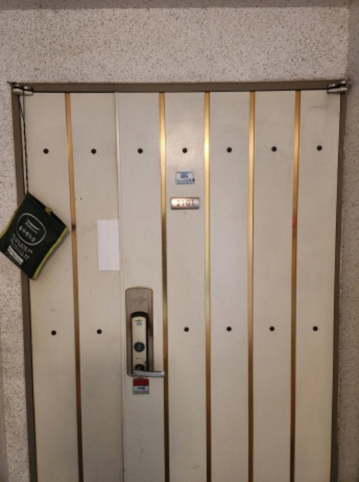 2101호 세대출입문