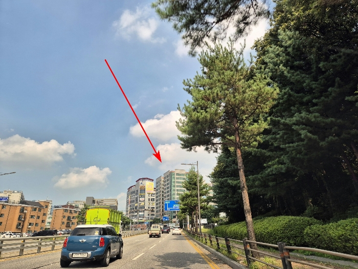 [주위환경 - 남서측에서 촬영]