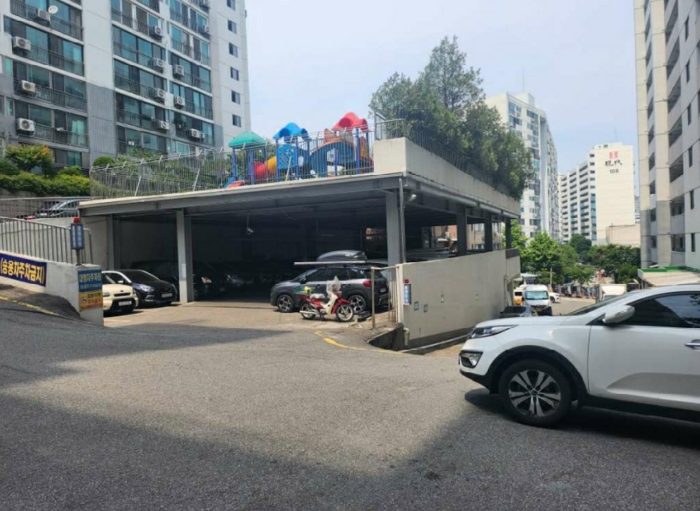 단지내 주차장 일부