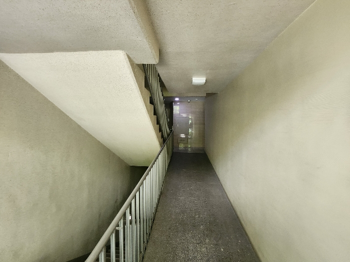 본건 소재 복도