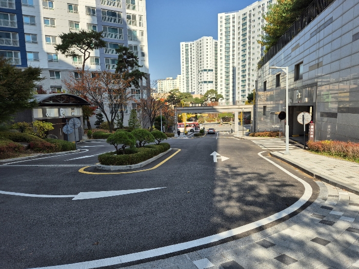 단지 출입구 전경