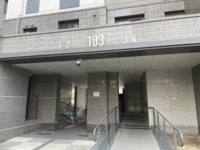 103동 공동출입구