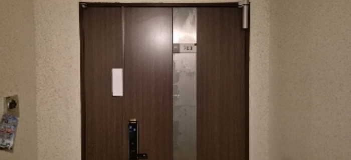 본건 아파트 전유부분 현관문 전경