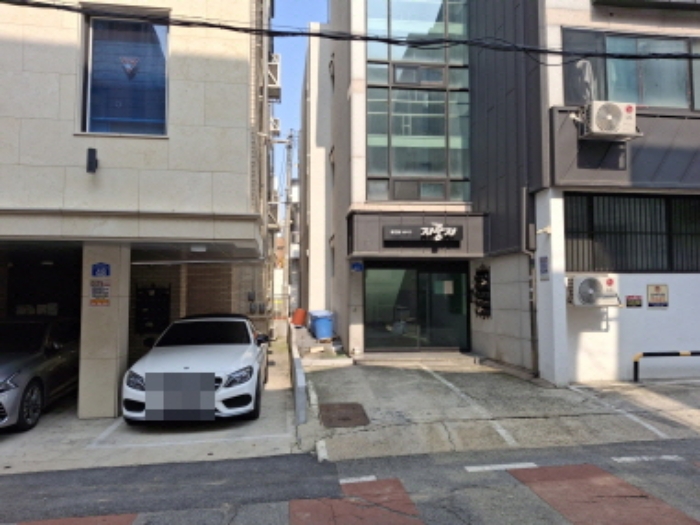 건물 좌측 모습1