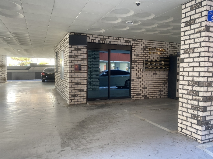 본건 건물 출입문