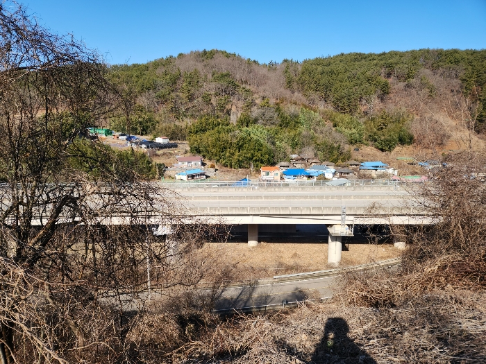 본건에서 북서측으로 바라보이는 조망 및 
부근의 상황 등