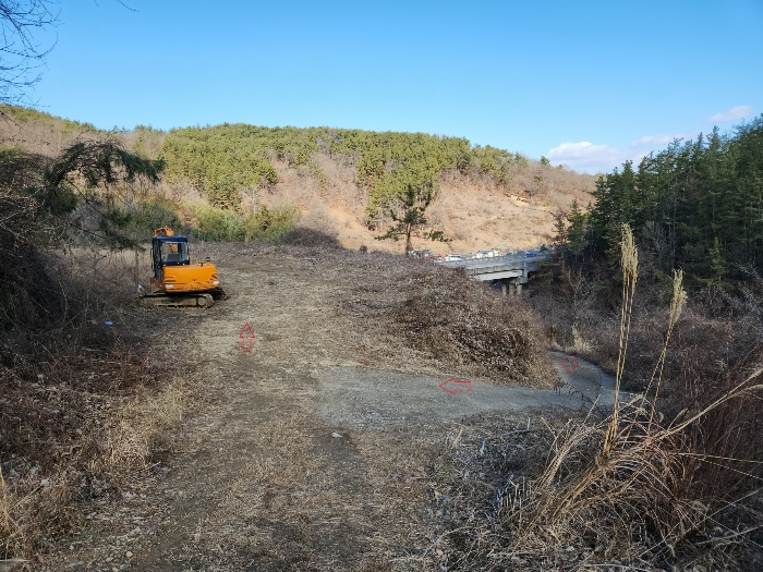 북동측 지적경계부분의 상황 및
출입로의 상태 등