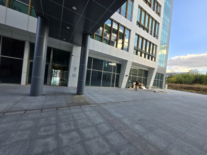 본건 B103호 외부 사진