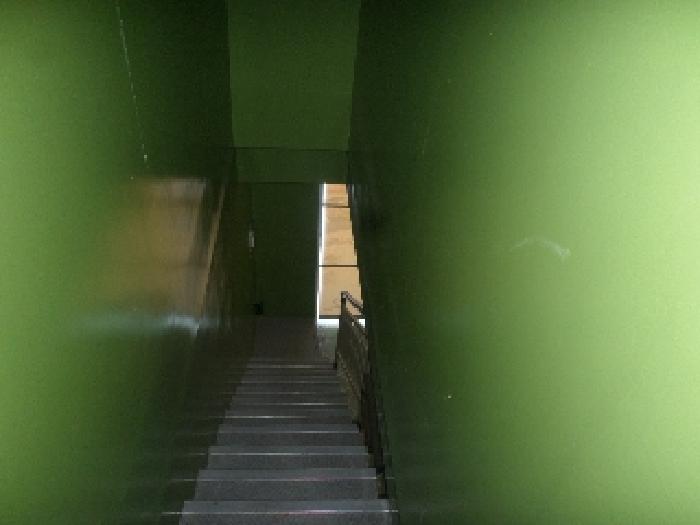 목록3. 304호 출입계단(1층 주차장과 2층 객실 중간 소재)