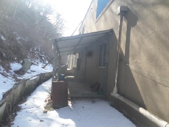 목록3. 2층 배면 소재 창고(외부)