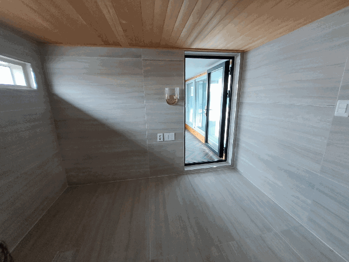 제시외 건물 ㉠-3층 옥상 사우나실내부