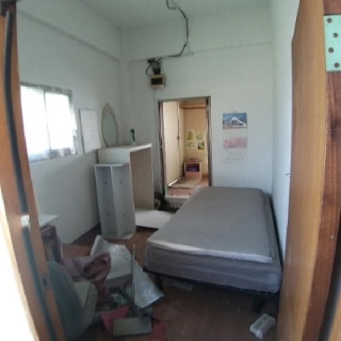 옥탑 입구 안쪽에 위치한 내부 공간 모습