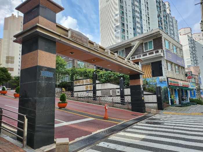 본건 정문 전경