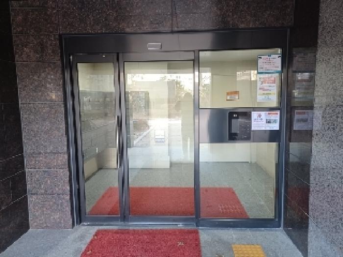 본건 탑석센트럴자이 1110동 3004호에 출입할수있는 1층 공동현관문 현황사진