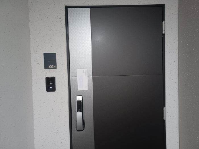 본건 탑석센트럴자이 1110동 3004호 현관문 현황사진