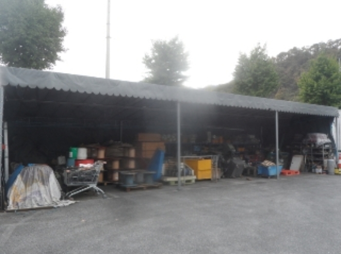 기호 1번 지상에 소재하는 것으로 보이는 제시외 철골조 천막지붕 창고(신청외 민익기 소유)