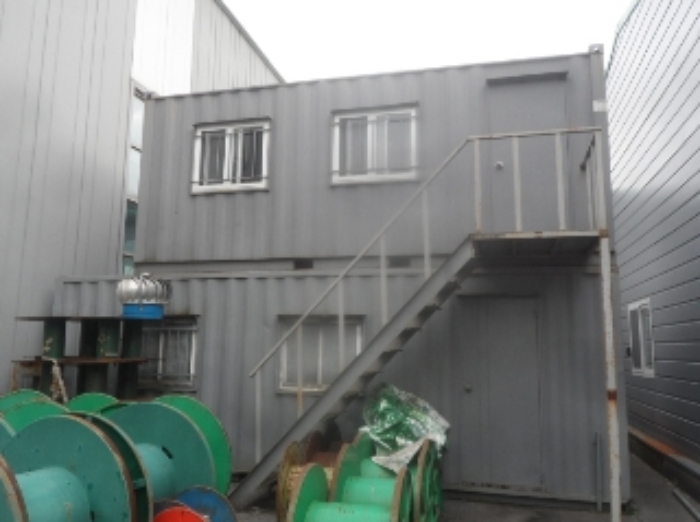 기호 1번 지상에 소재하는 것으로 보이는 제시외 이동가능한 컨테이너(신청외 민익기 소유)