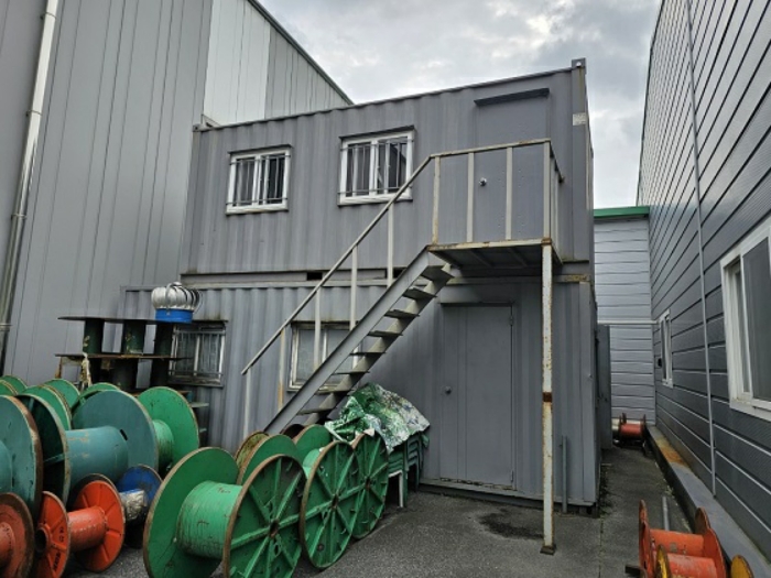 본건 지상 소재 타인소유 주장 컨테이너