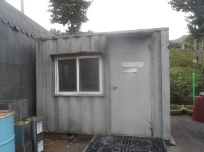 기호 1번 지상에 소재하는 것으로 보이는 제시외 이동가능한 컨테이너(신청외 민익기 소유)