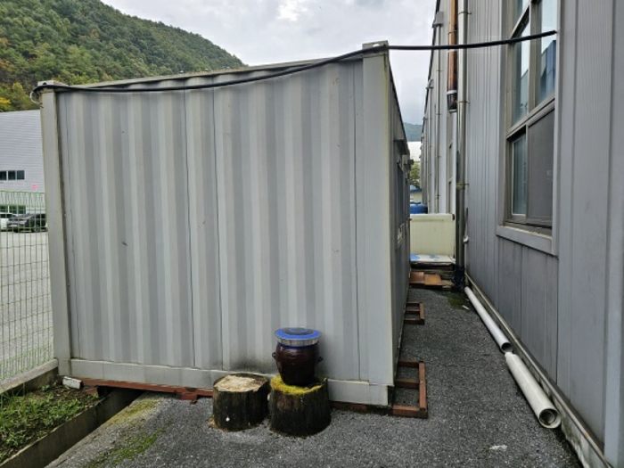 본건 지상 소재 타인소유 주장 컨테이너