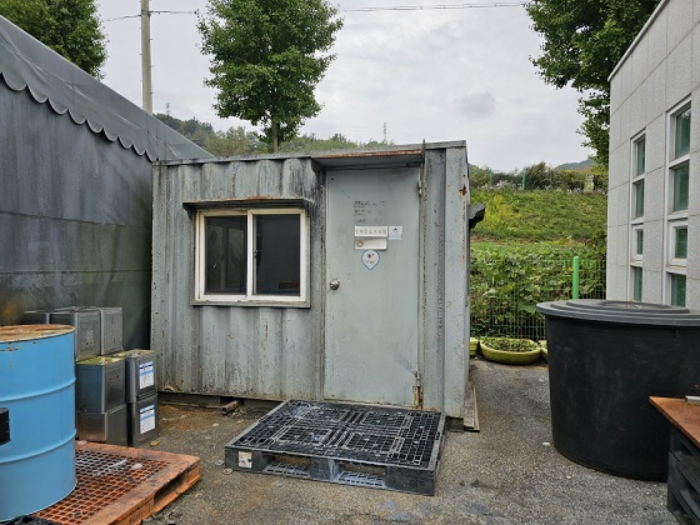 본건 지상 소재 타인소유 주장 컨테이너