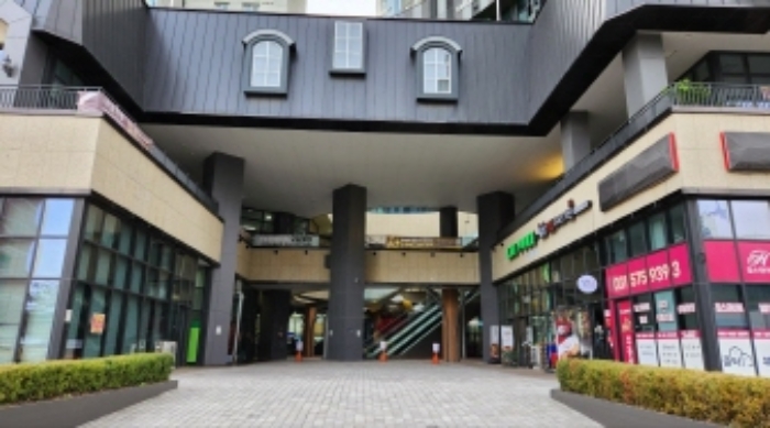 판매시설동 후면 입구